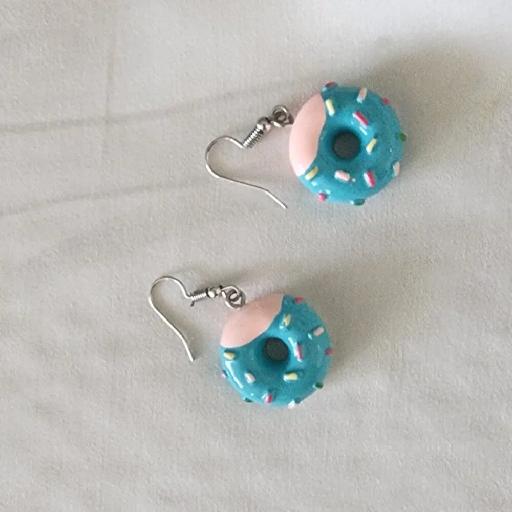 Adorable donut earings - Picture 3 of 5